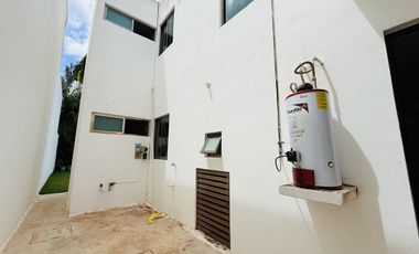 Casa 3 Recámaras en Esquina con Piscina, Temozón