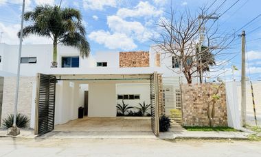 Casa 3 Recámaras en Esquina con Piscina, Temozón