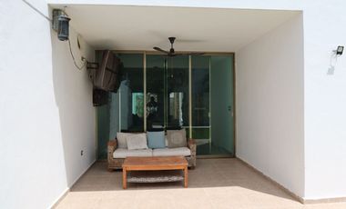 Casa 3 Recámaras en Esquina con Piscina, Temozón