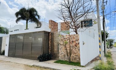 Casa 3 Recámaras en Esquina con Piscina, Temozón