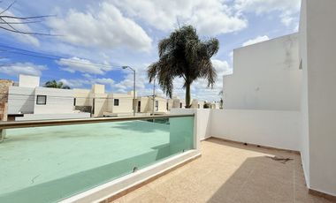 Casa 3 Recámaras en Esquina con Piscina, Temozón