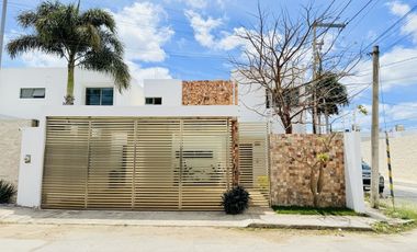 Casa 3 Recámaras en Esquina con Piscina, Temozón