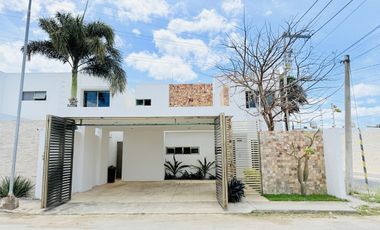 Casa 3 Recámaras en Esquina con Piscina, Temozón