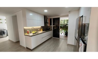 Venta de casa de 3 niveles en Sabaneta