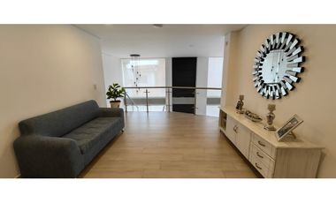 Venta de casa de 3 niveles en Sabaneta