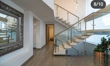 Venta de casa de 3 niveles en Sabaneta