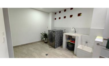 Venta de casa de 3 niveles en Sabaneta