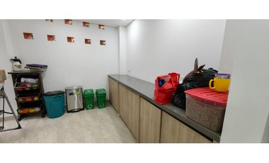 Venta de casa de 3 niveles en Sabaneta