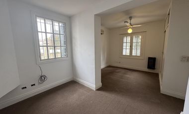 Casa de 6 ambientes con jardin, pileta y parrilla en venta en Vicente Lopez