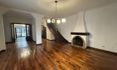 Casa de 6 ambientes con jardin, pileta y parrilla en venta en Vicente Lopez