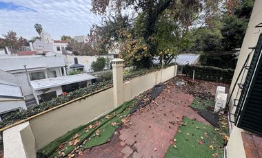Casa de 6 ambientes con jardin, pileta y parrilla en venta en Vicente Lopez