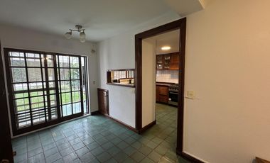 Casa de 6 ambientes con jardin, pileta y parrilla en venta en Vicente Lopez