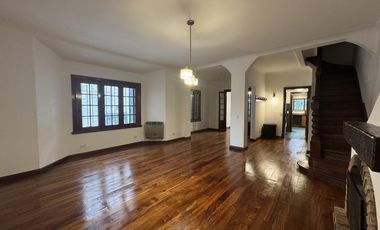 Casa de 6 ambientes con jardin, pileta y parrilla en venta en Vicente Lopez