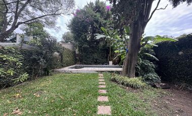 Casa de 6 ambientes con jardin, pileta y parrilla en venta en Vicente Lopez
