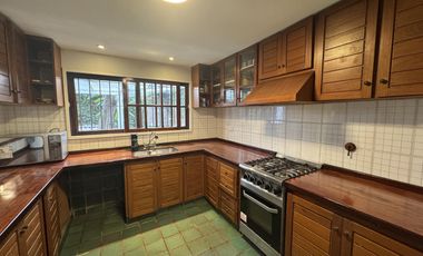 Casa de 6 ambientes con jardin, pileta y parrilla en venta en Vicente Lopez