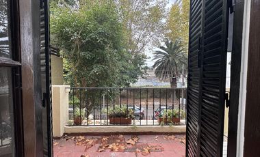 Casa de 6 ambientes con jardin, pileta y parrilla en venta en Vicente Lopez