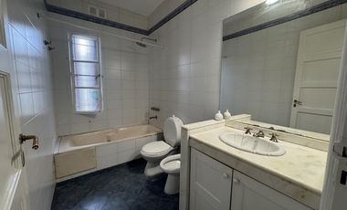 Casa de 6 ambientes con jardin, pileta y parrilla en venta en Vicente Lopez