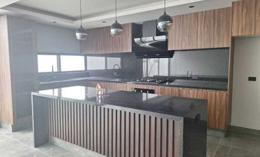 Renta Preciosa Casa Nueva a Estrenar en Lomas zona distrito escolar