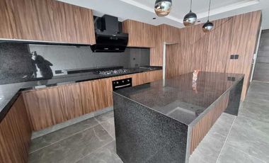 Renta Preciosa Casa Nueva a Estrenar en Lomas zona distrito escolar