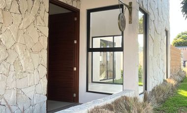 VENTA BONITA CASA EN ESQUINA FRACC FINCA LAS MEMORIAS ATLIXCO