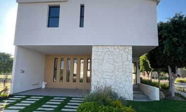 VENTA BONITA CASA EN ESQUINA FRACC FINCA LAS MEMORIAS ATLIXCO