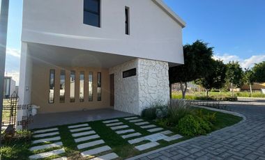 VENTA BONITA CASA EN ESQUINA FRACC FINCA LAS MEMORIAS ATLIXCO