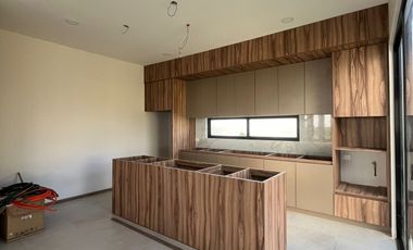 VENTA BONITA CASA EN ESQUINA FRACC FINCA LAS MEMORIAS ATLIXCO