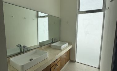 Casa en Venta o Renta en Privada Allegra. Zona Cabo Norte