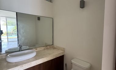 Casa en Venta o Renta en Privada Allegra. Zona Cabo Norte