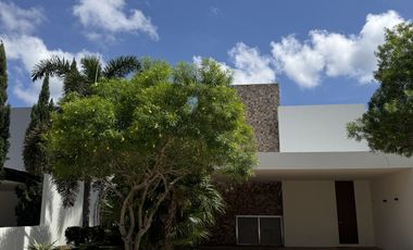 Casa en Venta o Renta en Privada Allegra. Zona Cabo Norte