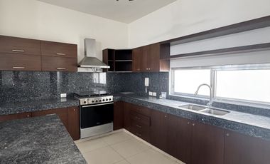 Casa en Venta o Renta en Privada Allegra. Zona Cabo Norte