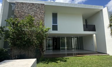 Casa en Venta o Renta en Privada Allegra. Zona Cabo Norte