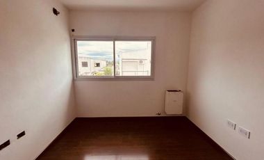 Dúplex en venta - 2 Dormitorios 2 Baños - Cochera - 145Mts2 - Ringuelet