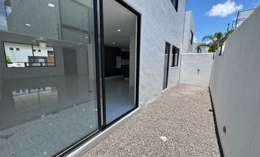 CASA EN RENTA EN LOMAS DE ANGELOPOLIS