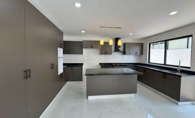 CASA EN RENTA EN LOMAS DE ANGELOPOLIS