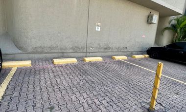 Oficina en renta a 2 cuadras av mexico