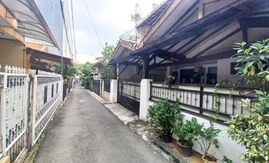 Rumah dengan 5 Kamar Tidur di Tebet Timur dekat Tebet Ecopark