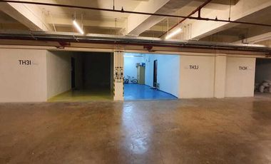 Dijual Town House Puri Mansion Hadap Pool 3 lantai Uk 6x12 Lb 143 m2