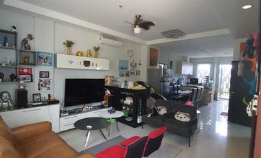 Dijual Town House Puri Mansion Hadap Pool 3 lantai Uk 6x12 Lb 143 m2