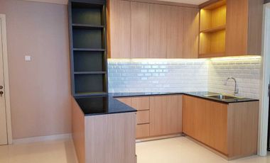 Dijual Town House Puri Mansion Hadap Pool 3 lantai Uk 6x12 Lb 143 m2