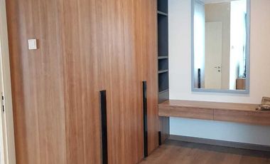 Dijual Town House Puri Mansion Hadap Pool 3 lantai Uk 6x12 Lb 143 m2