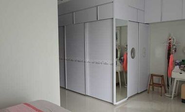 Dijual Town House Puri Mansion Hadap Pool 3 lantai Uk 6x12 Lb 143 m2