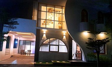 ✨ CONTOH VILLA FULL FURNISHED 2 LANTAI + ROOFTOP – KOTA BATU