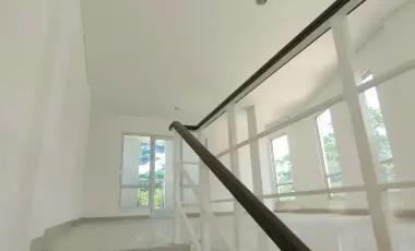 Dikontrakan RUKO DI HOOK DI SENTUL NIRWANA