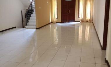 DISEWAKAN RUMAH DI VILLA CINERE MAS