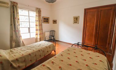 Casa en VENTA 6 amb. con Jardín - Vicente Lopéz