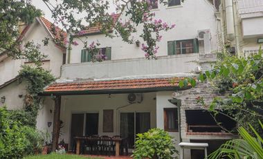 Casa en VENTA 6 amb. con Jardín - Vicente Lopéz