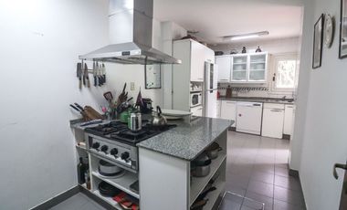 Casa en VENTA 6 amb. con Jardín - Vicente Lopéz