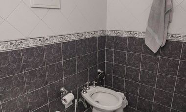 Casa en VENTA 6 amb. con Jardín - Vicente Lopéz