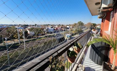 Venta depto 3 ambientes al frente, Don Bosco.